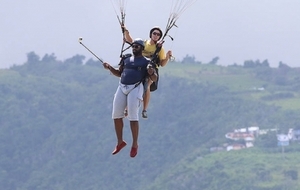 TEDDY RINER A LA REUNION - Parapente