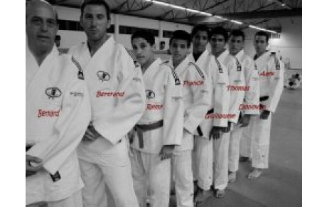 Remise des kimonos avant les France Equipe Cadets