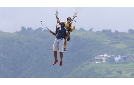 TEDDY RINER A LA REUNION - Parapente